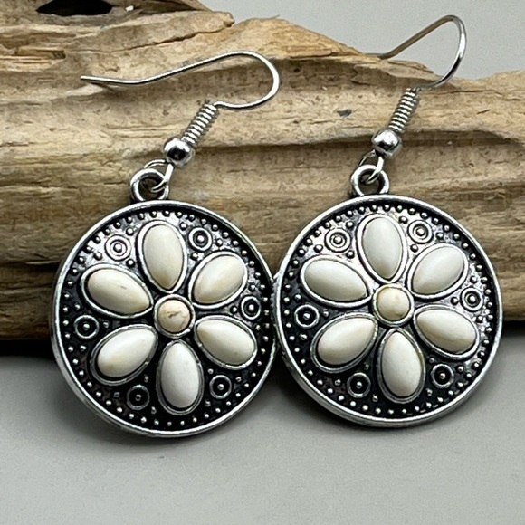 Jewelry - Elegant Silver and White Floral Earrings